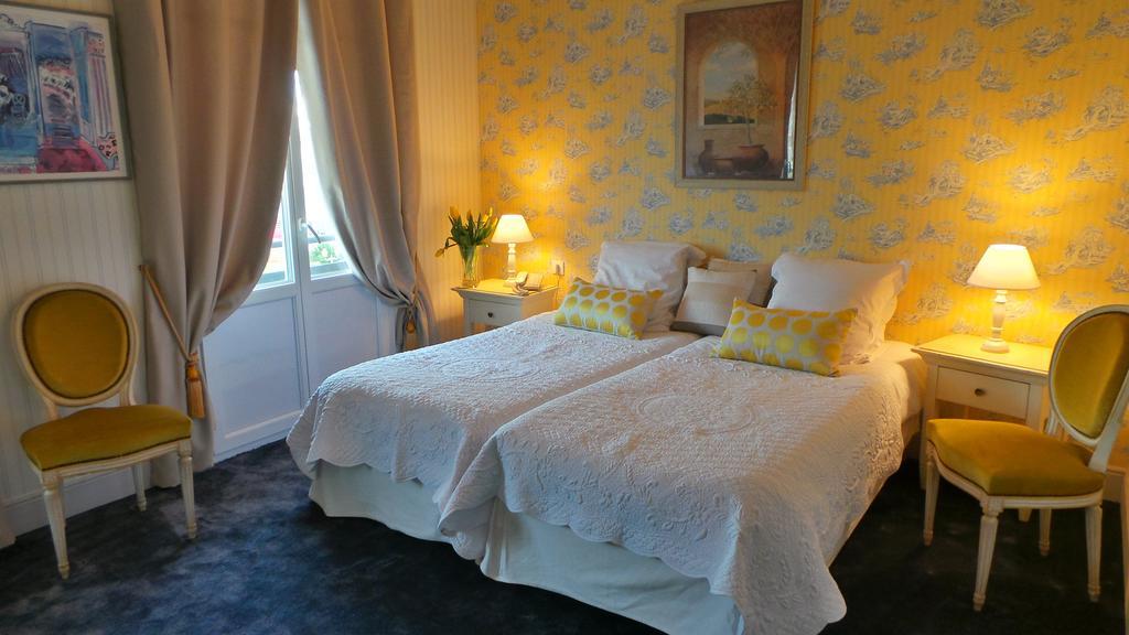 Hotel Relais Du Postillon Antibes Room photo