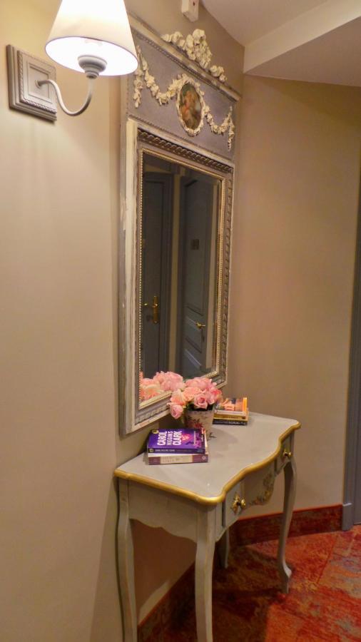 Hotel Relais Du Postillon Antibes Room photo